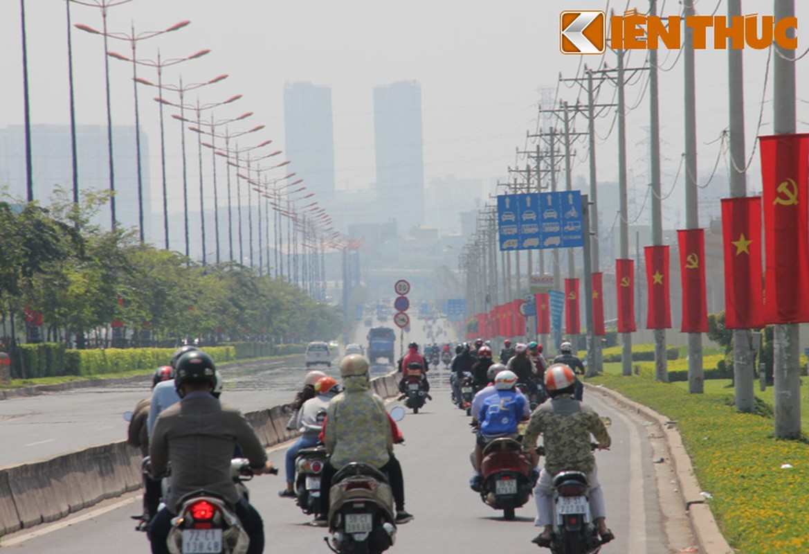 Sai Gon tro lanh, mu suong... dan chen kin duong hoa Nguyen Hue